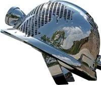 Каска - скульптура абстрактная скульптура из нержавеющей стали на заказ — Новомосковск